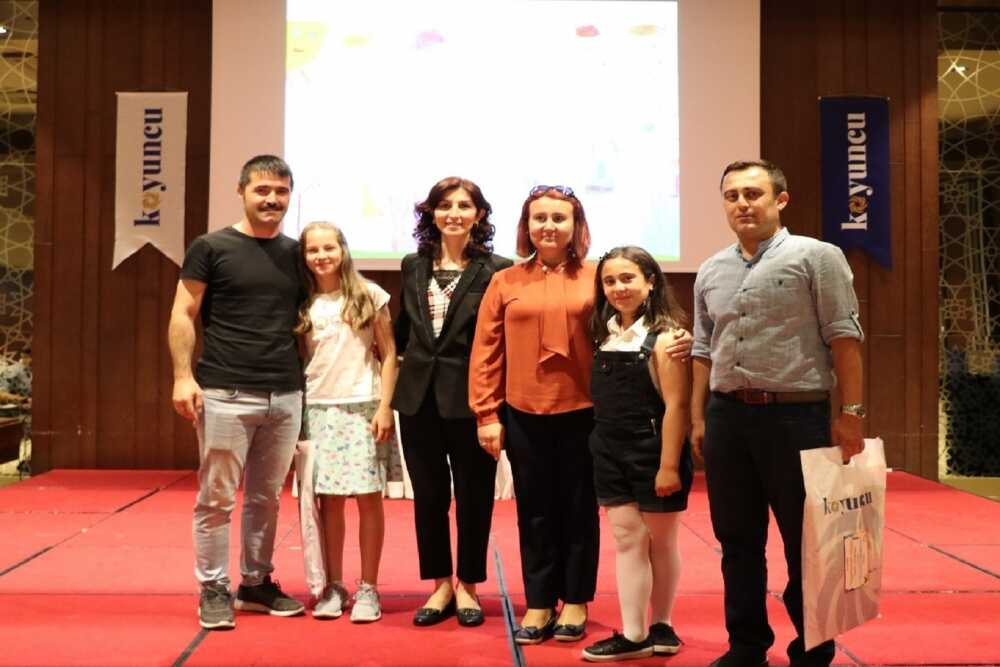 Los ganadores del concurso de pintura fueron premiados con una ceremonia - Koyuncu Sal