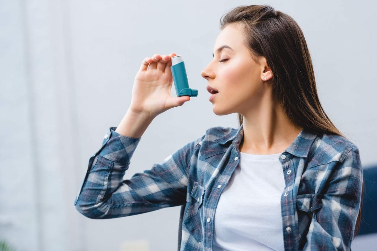 woman using inhale